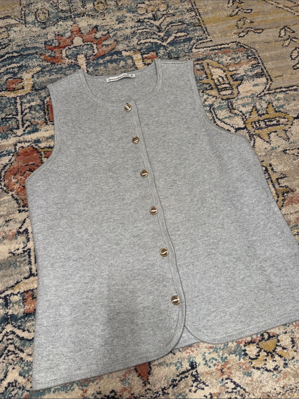 Abercrombie & Fitch Sleeveless Button-Front Knit Top in Light Gray - Picture 2 of 5
